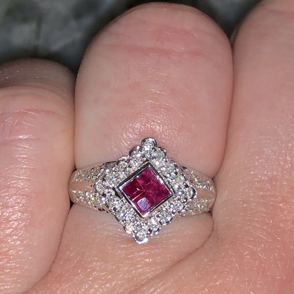 Jewelry - Ruby & Diamond ring size 8